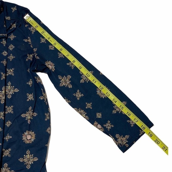 H&m High Low Quarter Button Printed Blouse Small - Picture 9 of 11